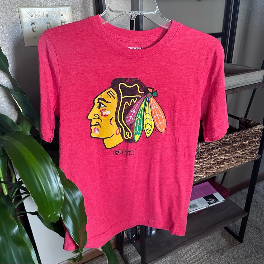 Chicago Blackhawks Distressed T-Shirt | CCM Official Tee | Youth Size L/14/16